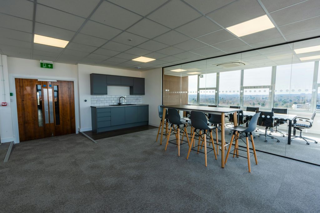 Property photo 2 of 23 9th Floor Fitted Suite