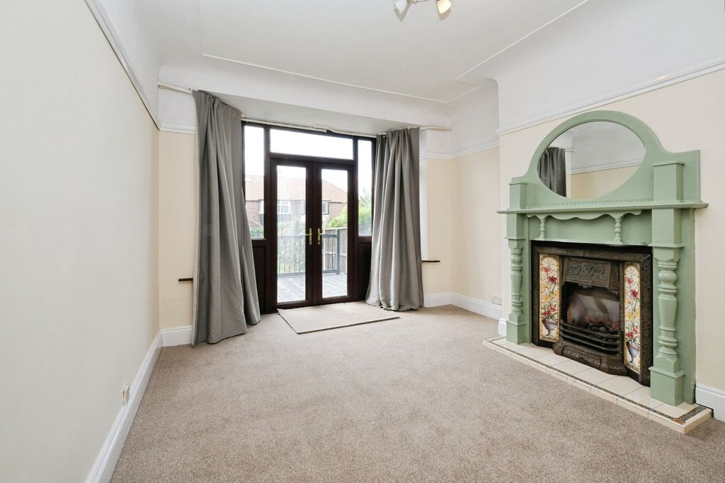 Property photo 2 of 18 Photo