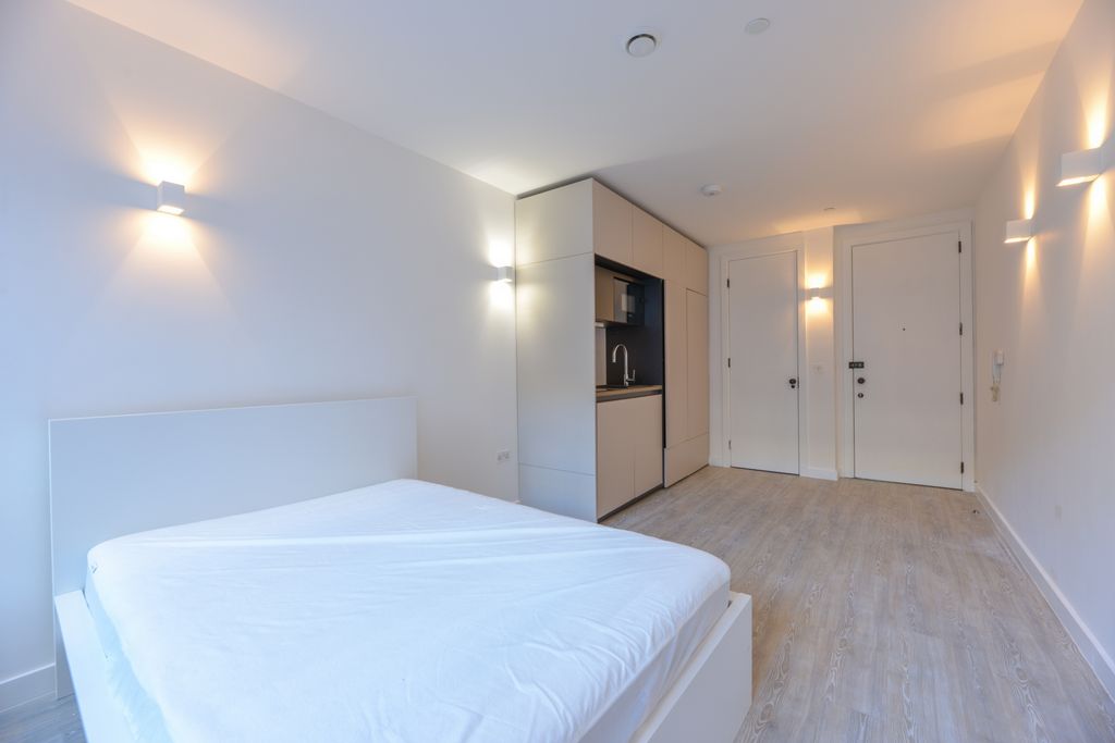 Property photo 1 of 8 Photo 6