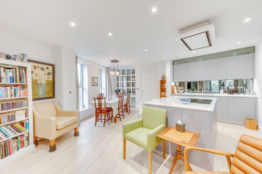 Property photo 3 of 19