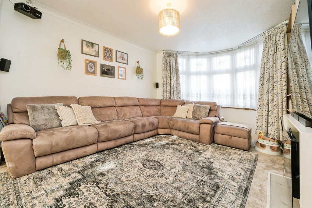 Property photo 2 of 17