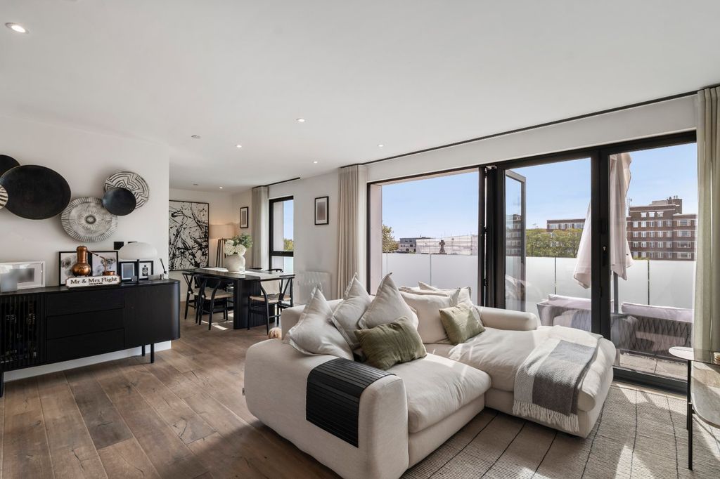 Property photo 1 of 14 Reception Room
