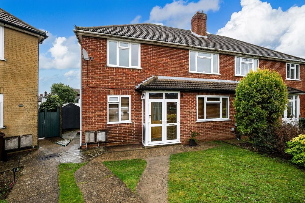 Property photo 1 of 14 Wolsey Close