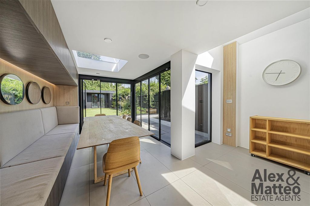 Property photo 3 of 30 Gomm Road