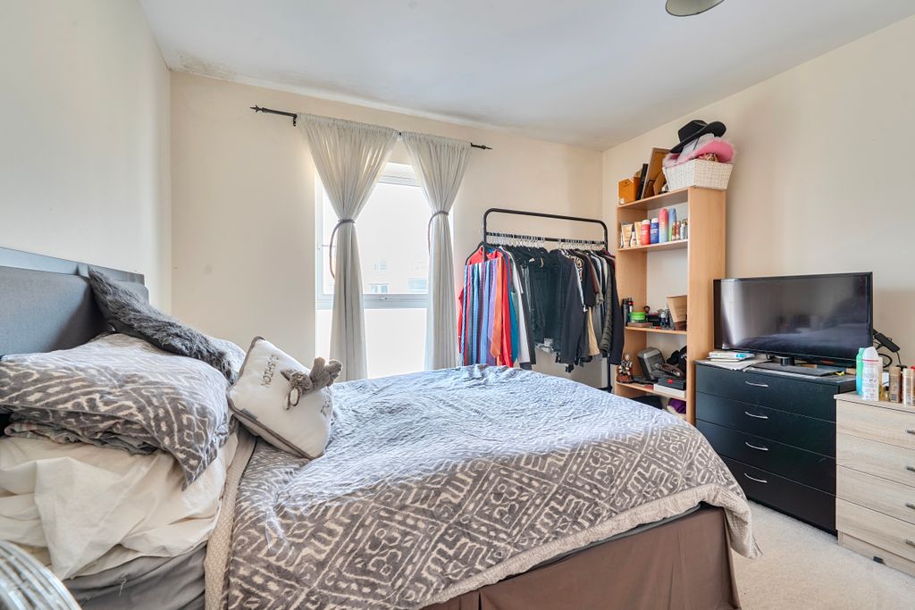Additional image 8 of 2 bed flat for salePasteur Drive, Old Town, Swindon SN1