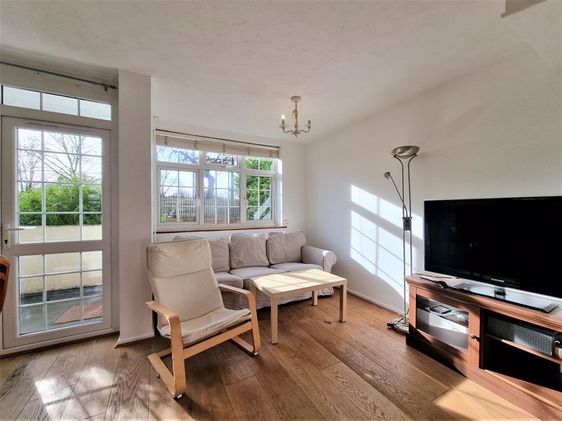 Property photo 3 of 9 Photo 9