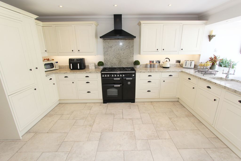 Property photo 2 of 27 Kitchen