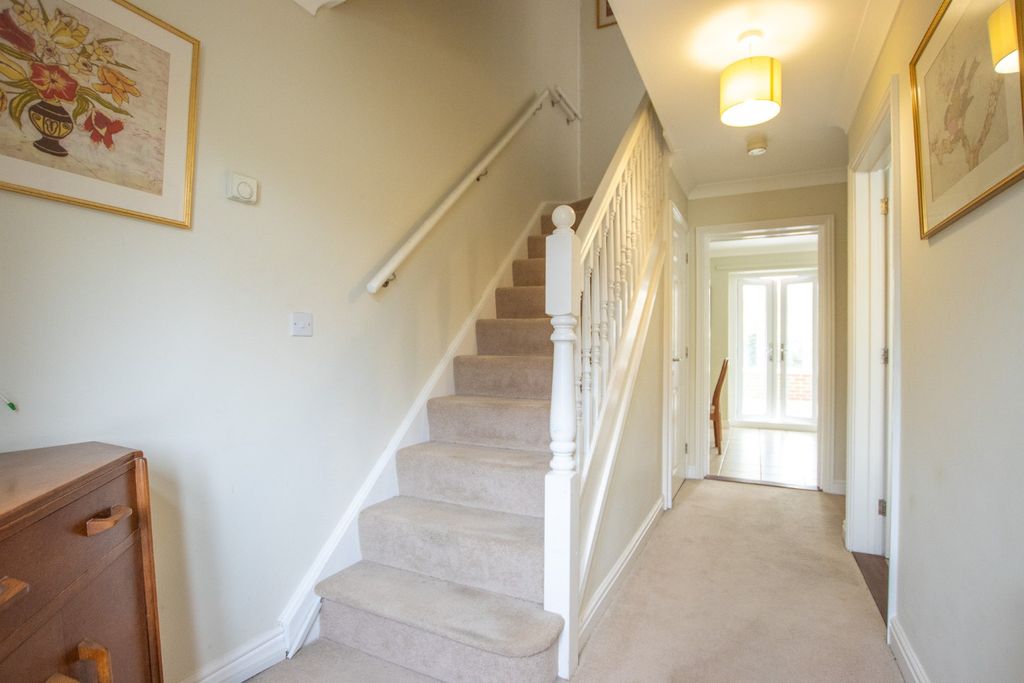 Property photo 2 of 19 4581225