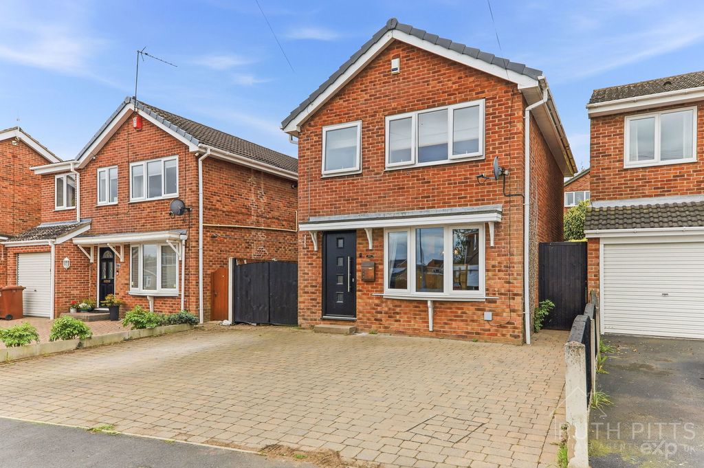 Property photo 2 of 27