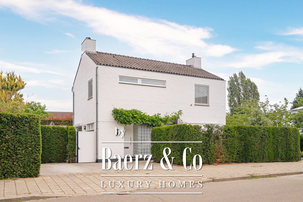 Property photo 1 of 27