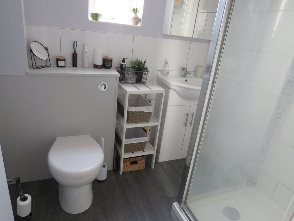 Property photo 3 of 6 Bathroom