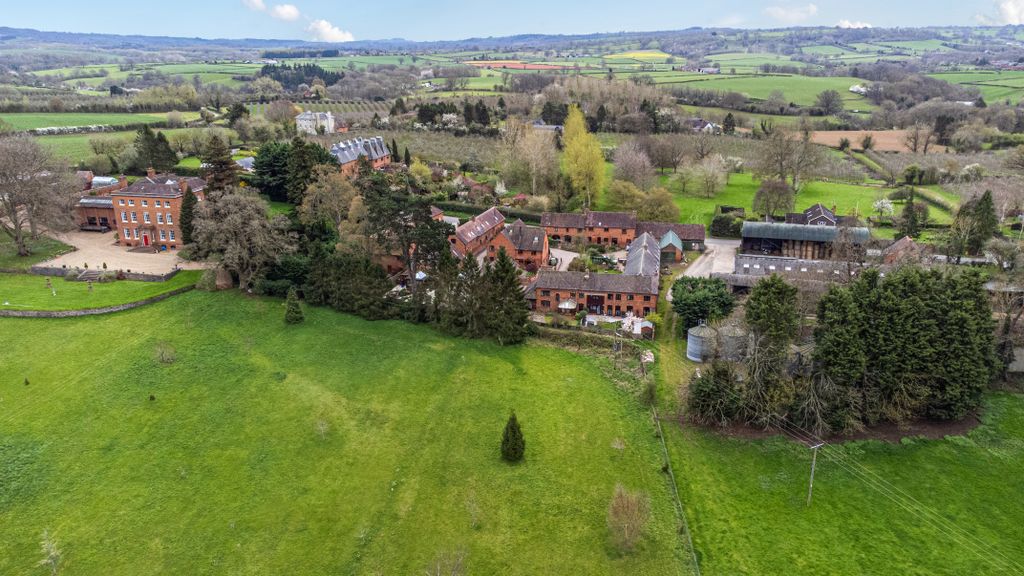 Property photo 2 of 28