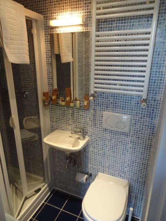 Property photo 3 of 6 Bathroom