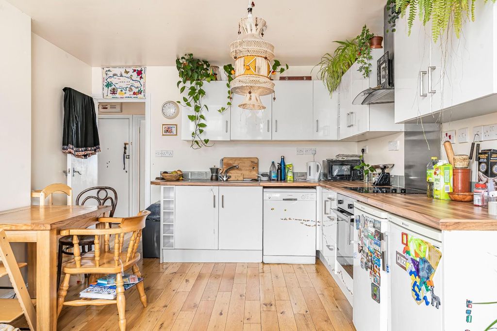 Property photo 3 of 12 5_60280.Jpg