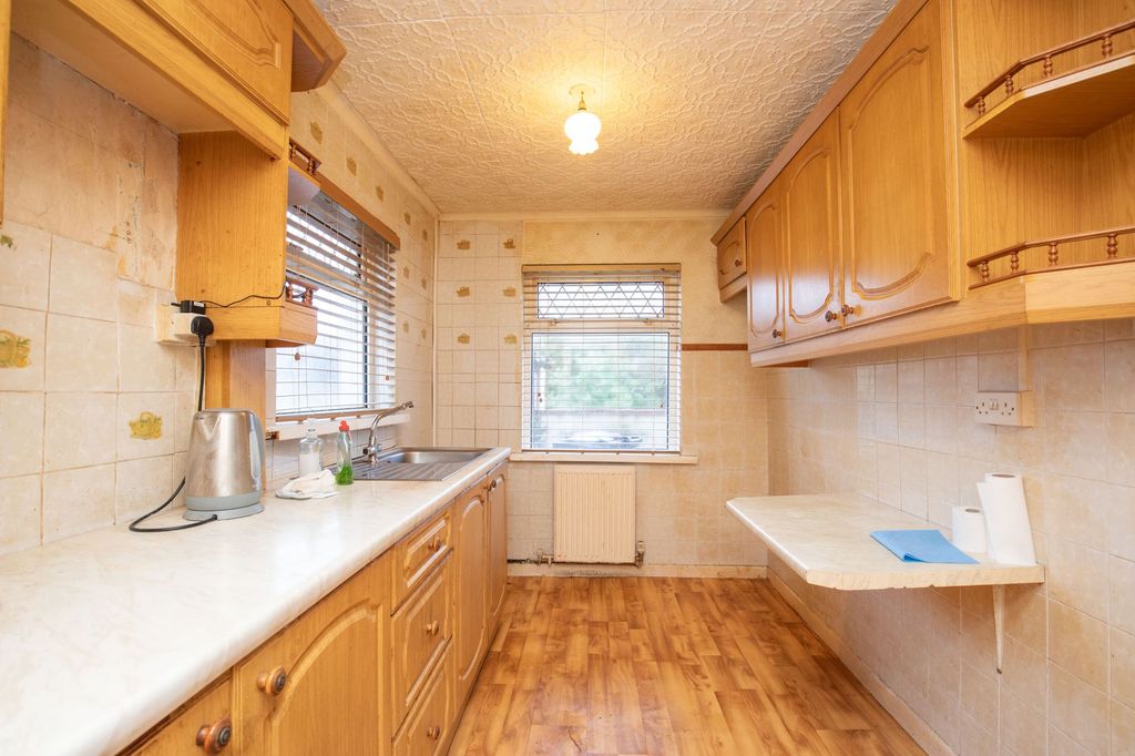 Property photo 2 of 28