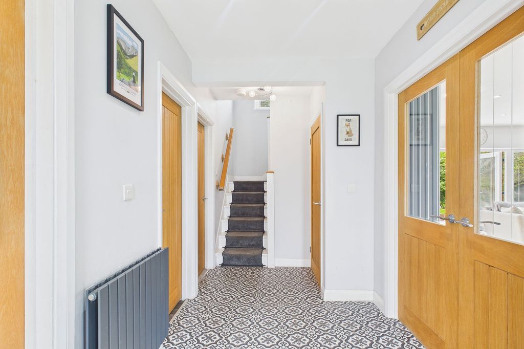 Property photo 2 of 36