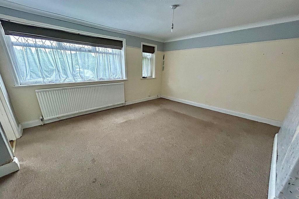 Property photo 3 of 16 Living Room
