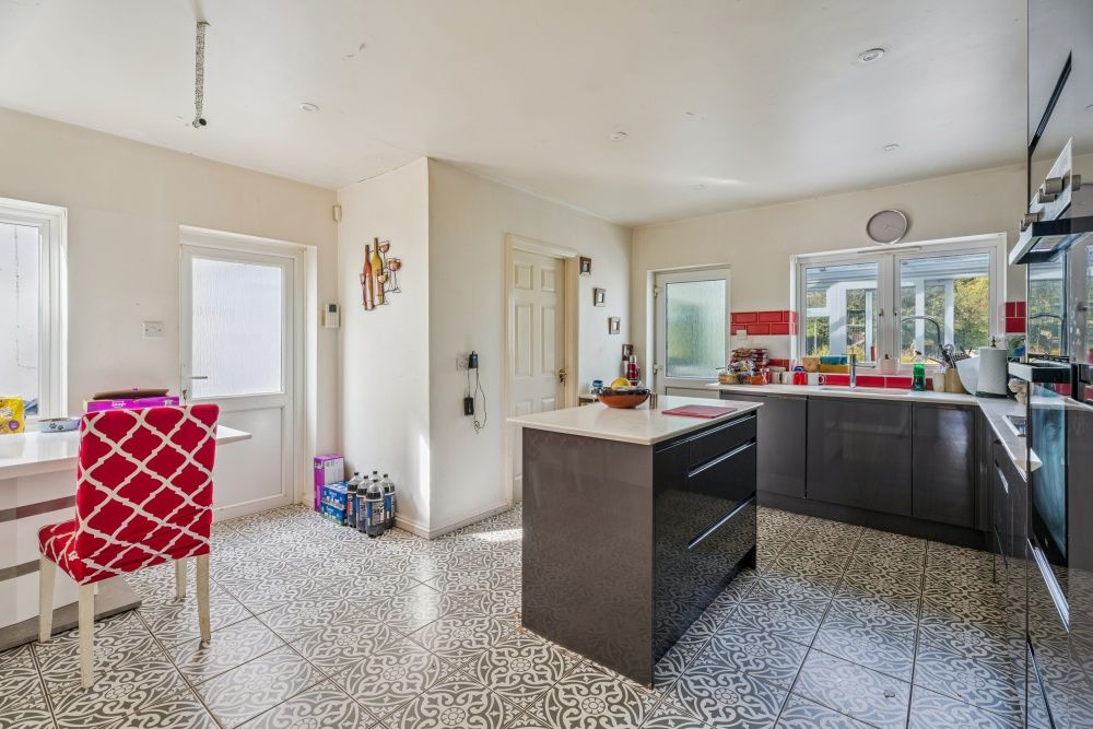 Property photo 2 of 25