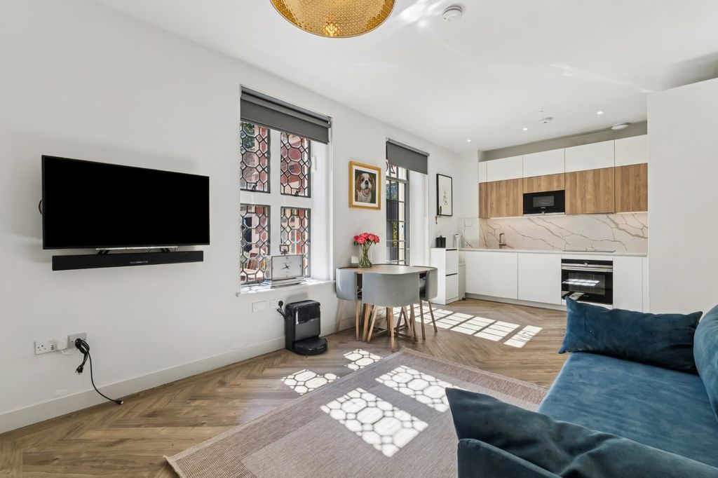 Property photo 2 of 12