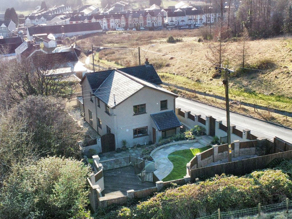 Property photo 2 of 40