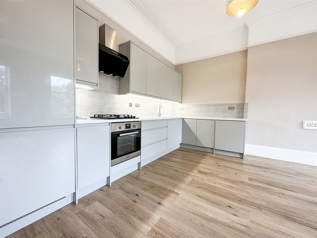 Property photo 3 of 7 Kitchen