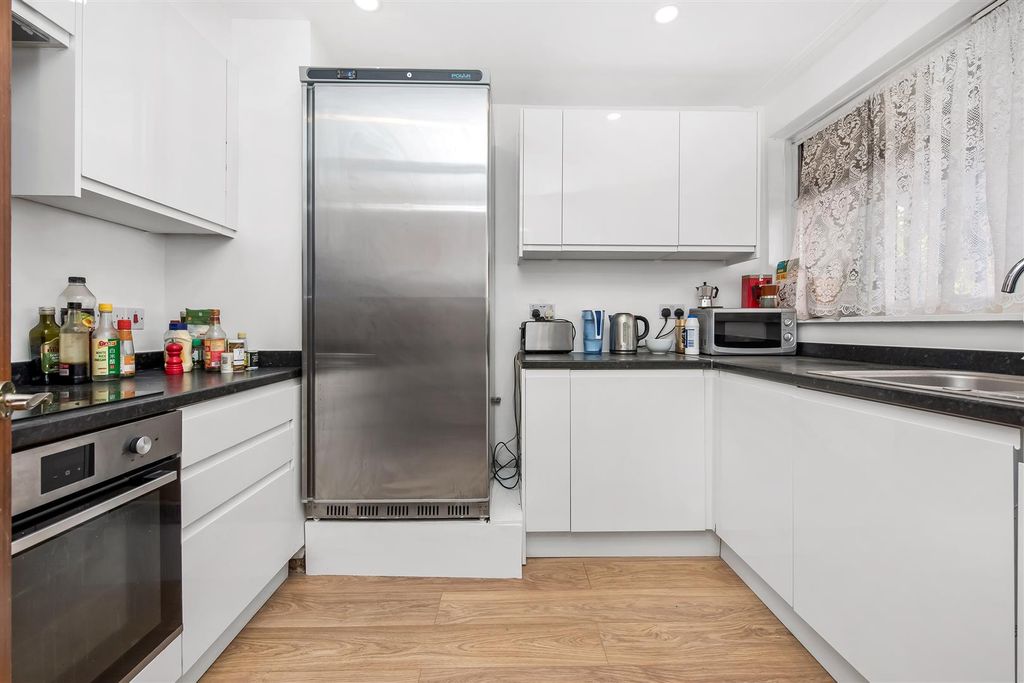 Property photo 2 of 14 09.09.2021_6-Thornton-House-Townsend-Street-Se17-1