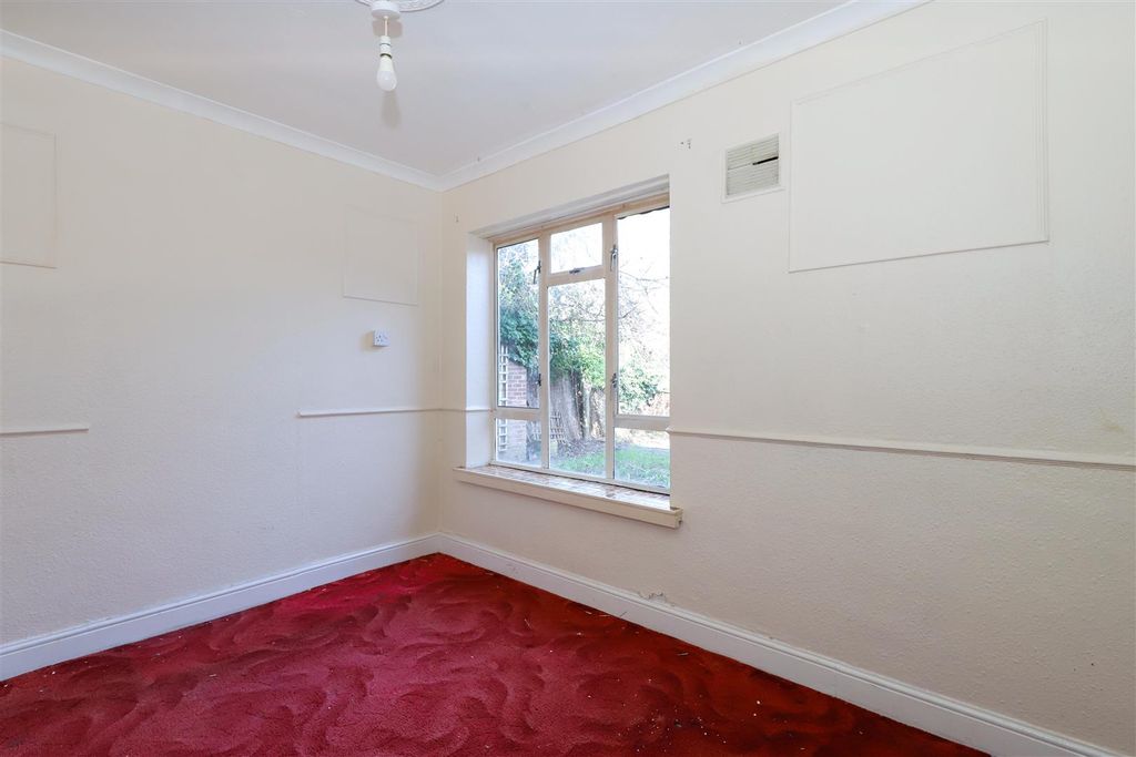 Property photo 3 of 9 Dining Room