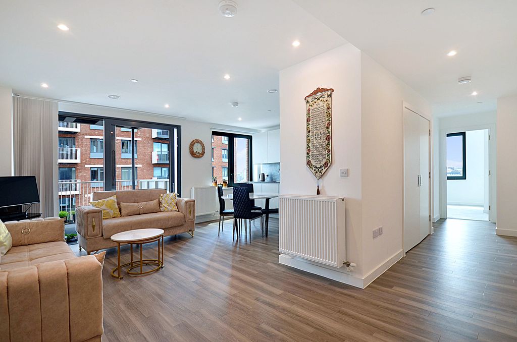 Property photo 1 of 20 Open Plan Living Area_Pic_ (1).Jpg