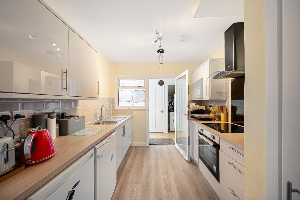 Property photo 2 of 13 4915212