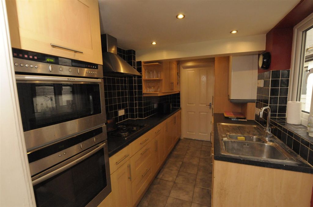 Property photo 3 of 5 Kitchen.Jpg
