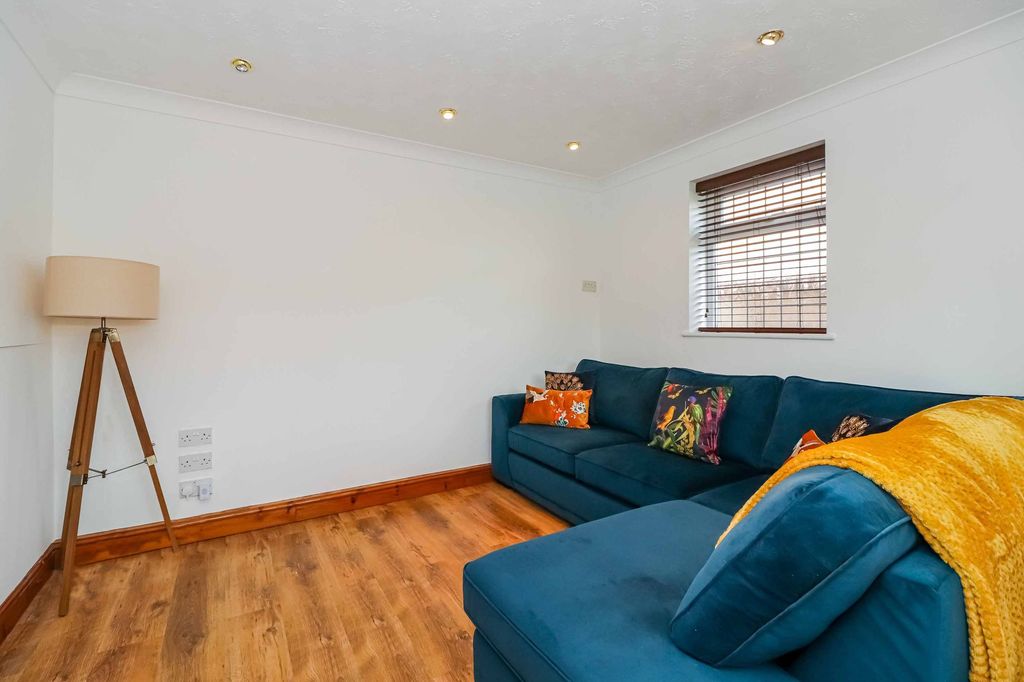 Property photo 3 of 28