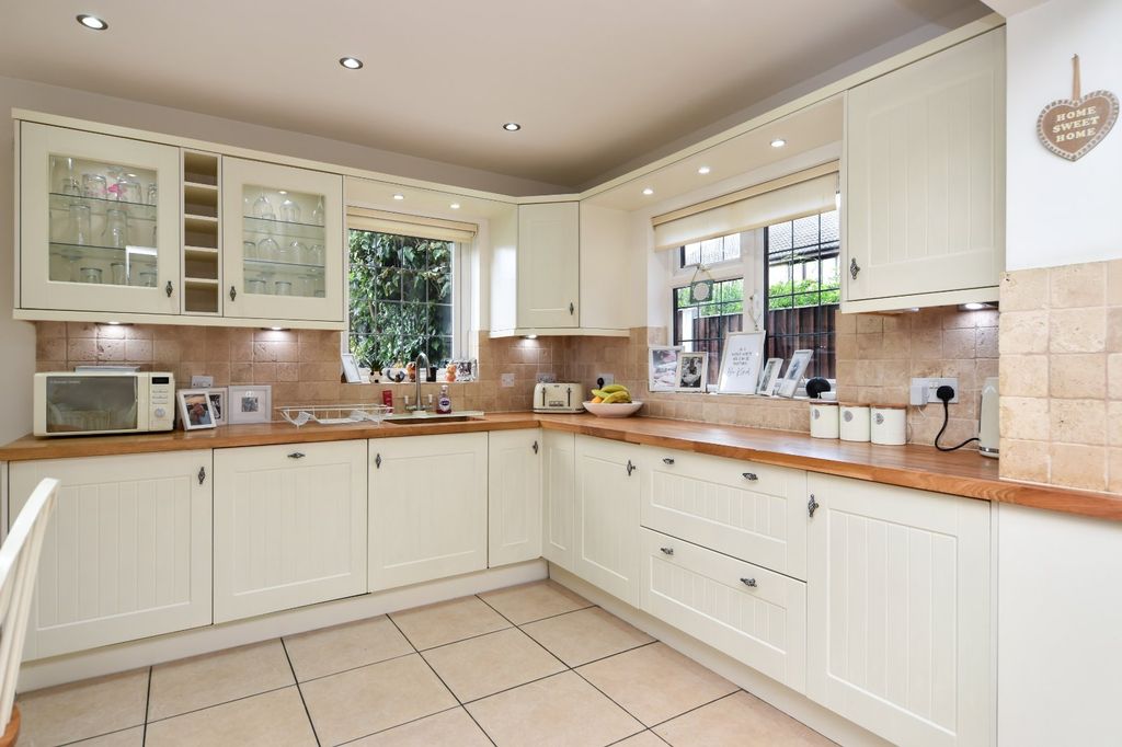 Property photo 3 of 35 Picture No. 32