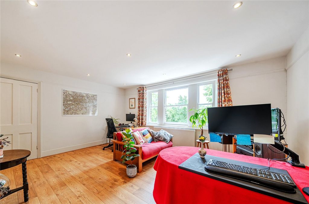 Property photo 2 of 17 Picture No. 22