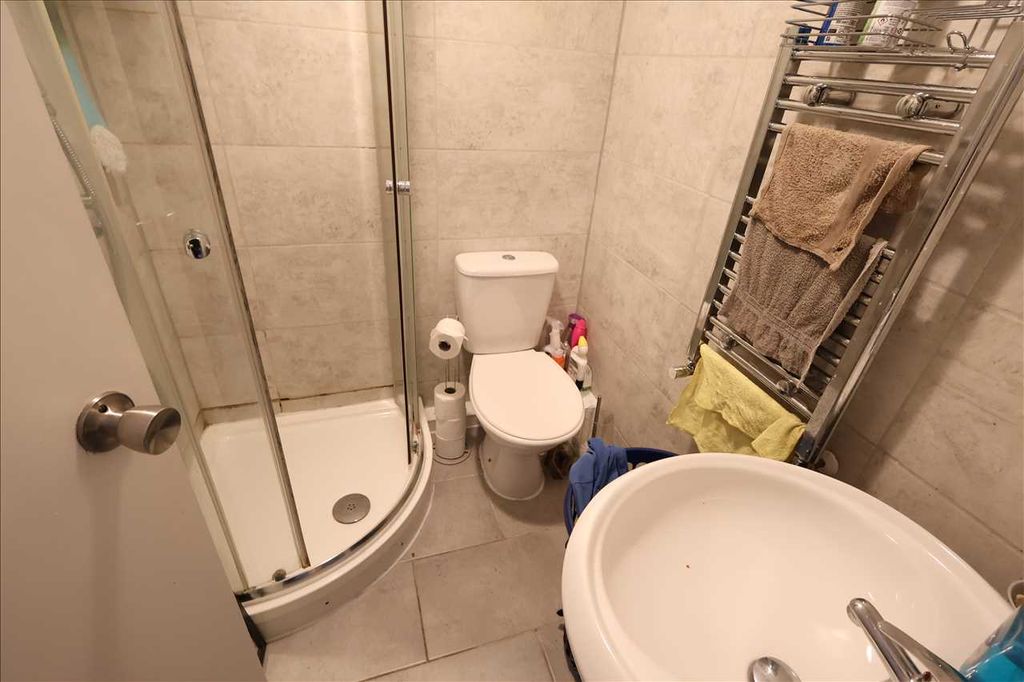 Property photo 3 of 14 En-Suite