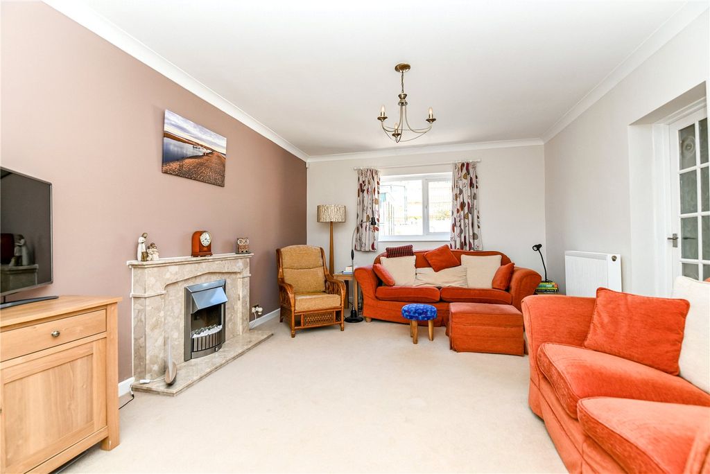 Property photo 2 of 17 Picture No. 23