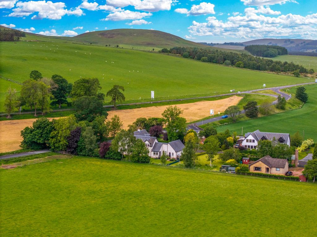 Property photo 2 of 29