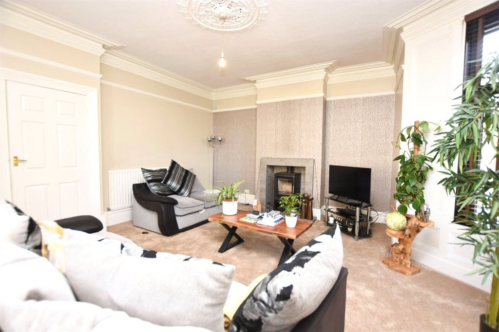 Property photo 3 of 15 Lounge One