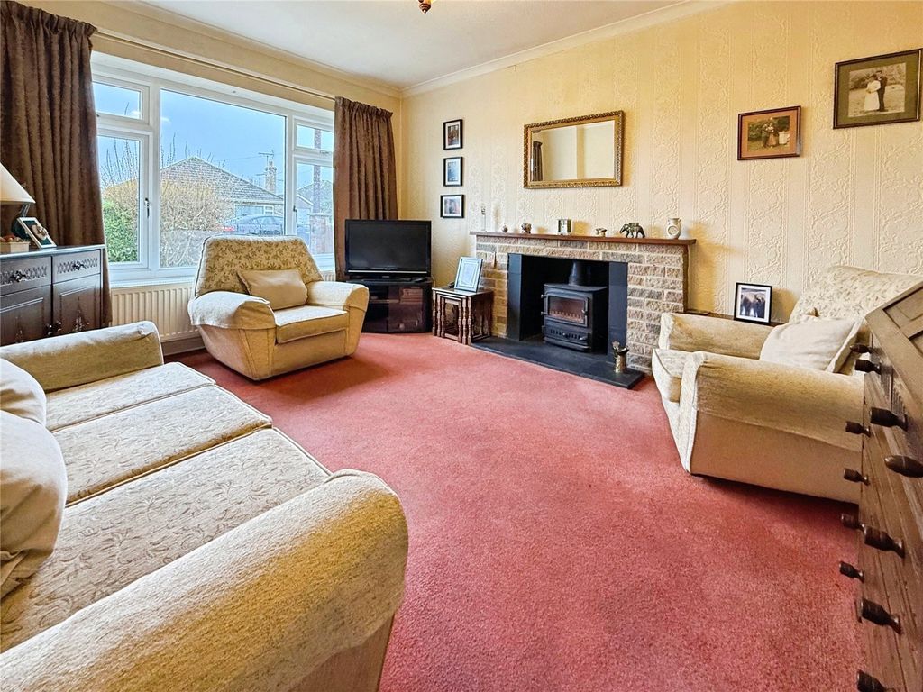 Property photo 2 of 13 Lounge