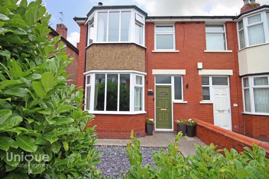 Property photo 1 of 28