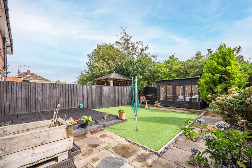 Property photo 2 of 12 Picture No. 28