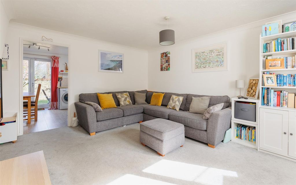 Property photo 2 of 25