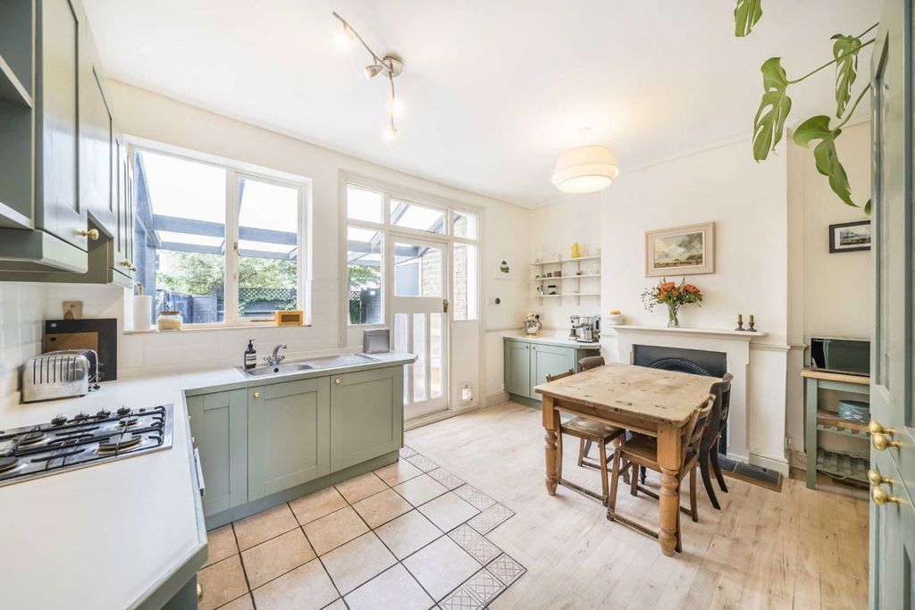 Property photo 3 of 8