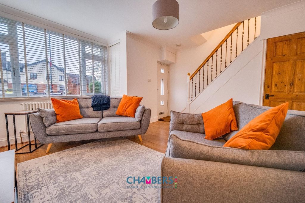 Property photo 2 of 33 Lounge