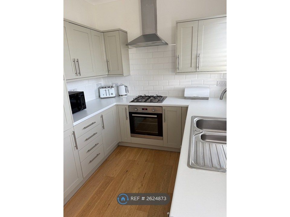 Property photo 2 of 33 Modern Kitchen