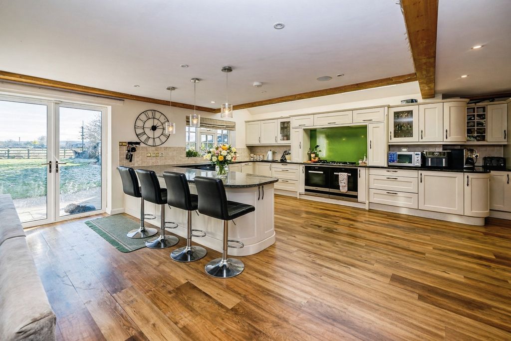 Property photo 2 of 23