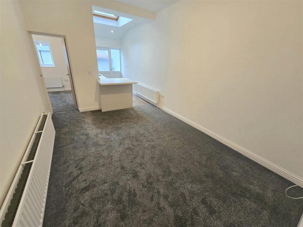 Property photo 3 of 7 Lounge Area