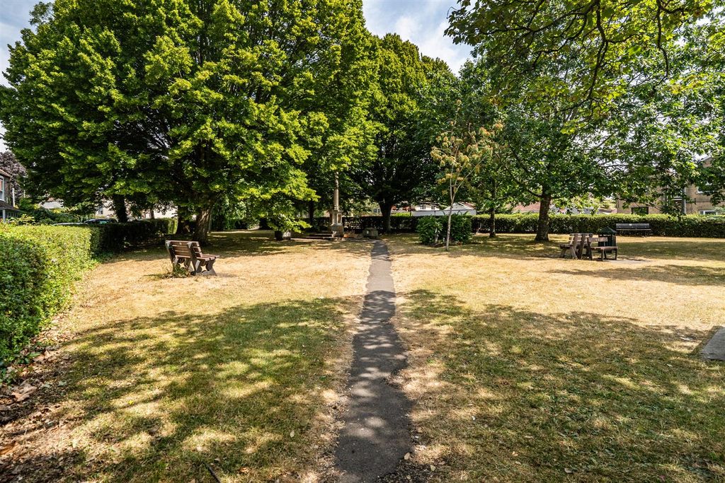 Property photo 3 of 10 Memorial Park