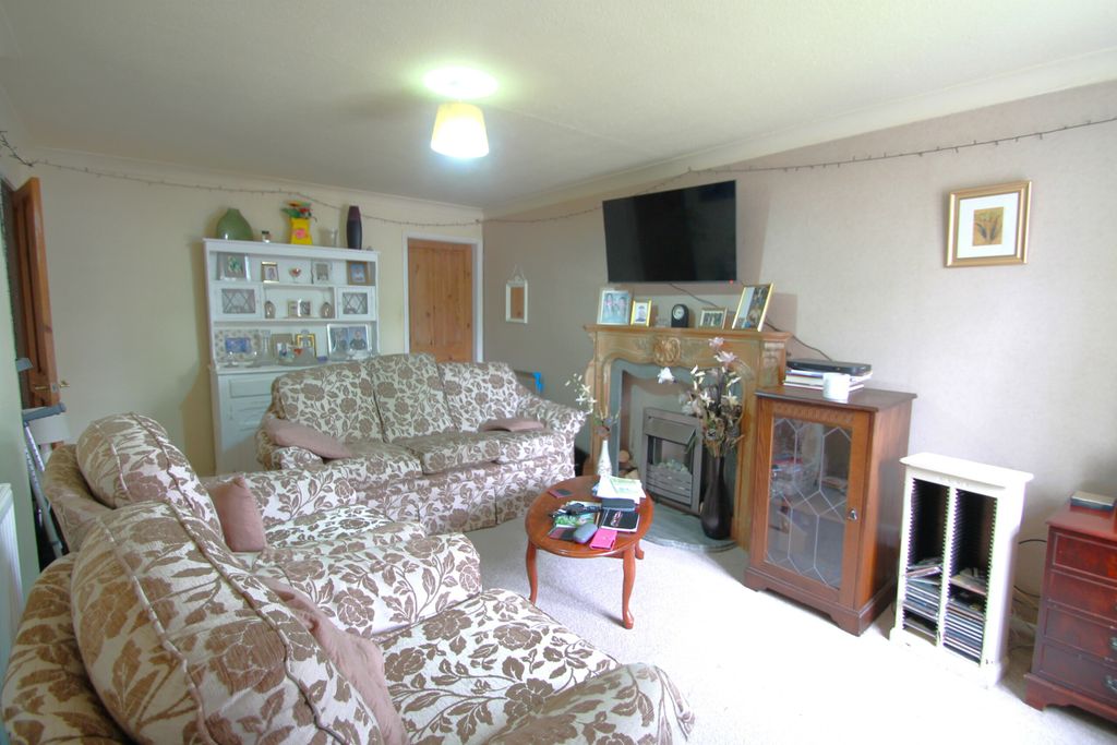 Property photo 3 of 15 Living Room