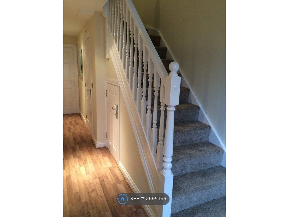 Property photo 2 of 6 Hallway