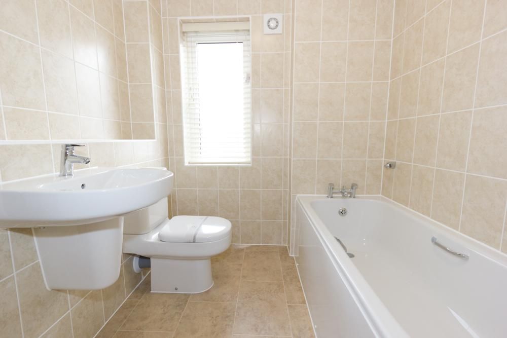 Property photo 3 of 9 Bathroom